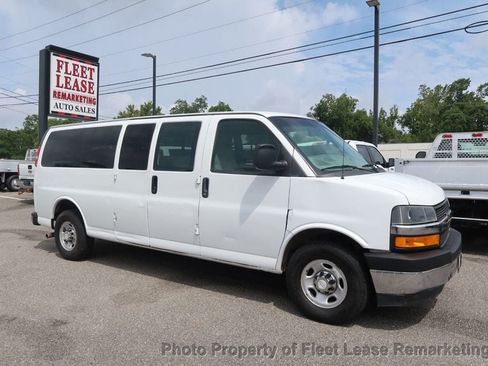 Used 2018 Chevrolet Express 3500 LT w/ LT Preferred Equipment Group RWD image 7