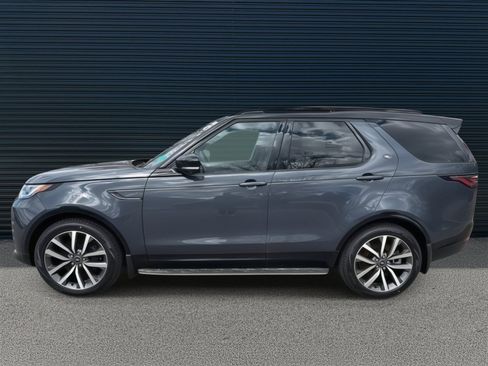 Used 2025 Land Rover Discovery Dynamic SE image 2