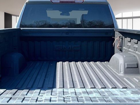 Used 2023 GMC Sierra 1500 SLT image 7