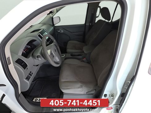 Used 2020 Nissan Frontier SV w/ Midnight Edition Floor Mats RWD image 10