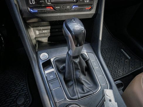 Used 2022 Volkswagen Tiguan SE AWD/4WD image 25
