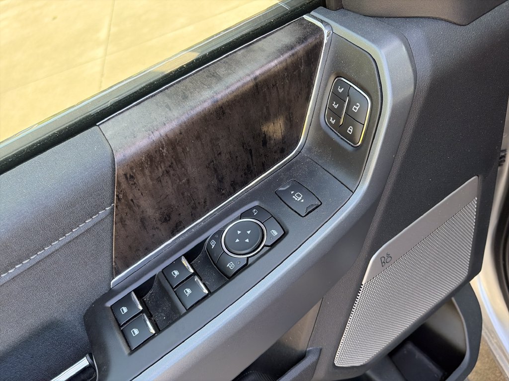 Used 2024 Ford F250 Lariat w/ Lariat Ultimate Package AWD/4WD image 9