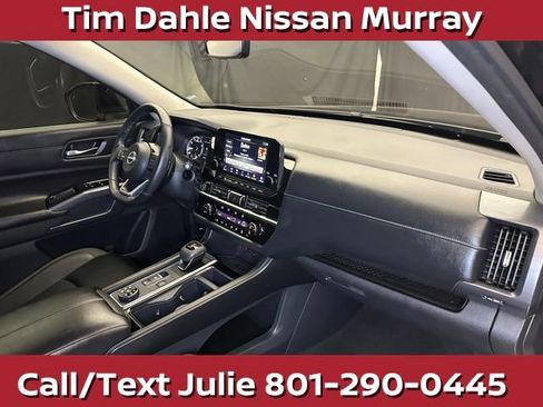 Used 2024 Nissan Pathfinder SL AWD/4WD image 17