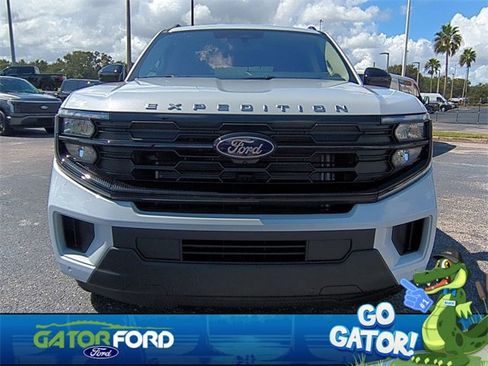 Used 2025 Ford Expedition Active image 3