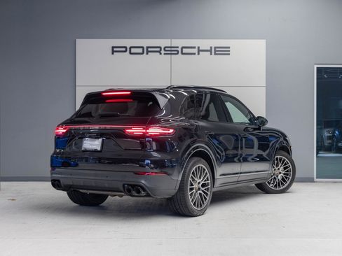 Used 2022 Porsche Cayenne Platinum Edition image 7
