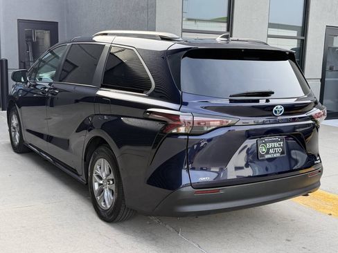 Used 2024 Toyota Sienna LE AWD/4WD image 8