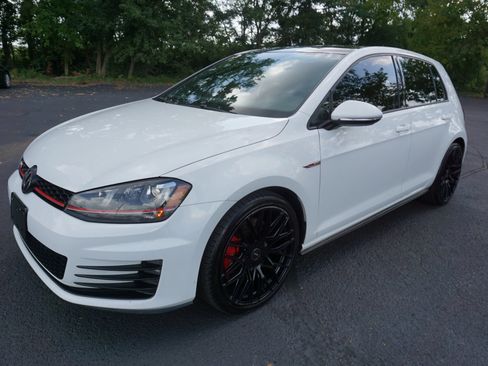 Used 2017 Volkswagen GTI SE FWD image 4
