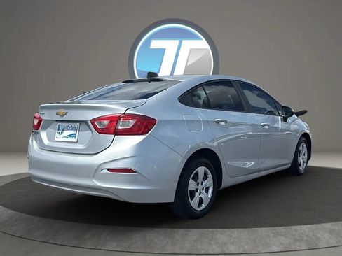 Used 2018 Chevrolet Cruze LS FWD image 9
