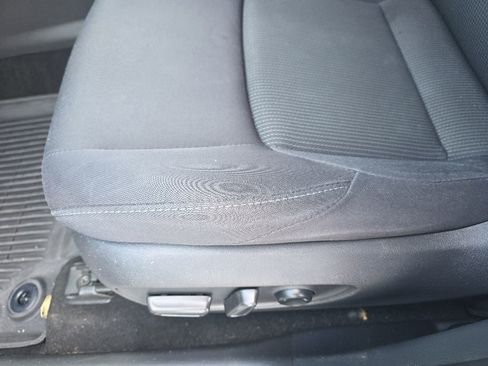 Used 2021 Toyota Venza LE AWD/4WD image 14