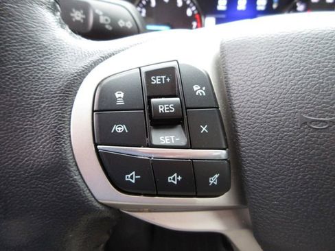 Certified 2022 Ford Explorer XLT w/ Equipment Group 202A image 15