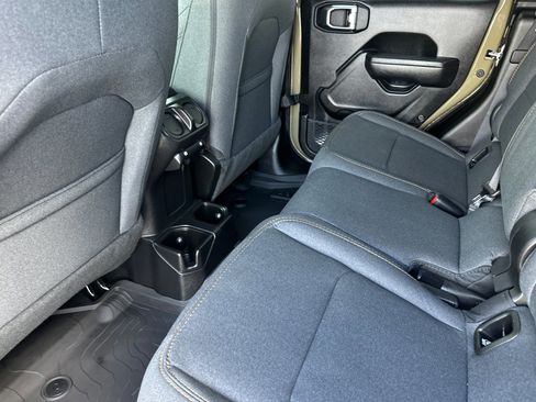 New 2025 Jeep Gladiator Willys image 12