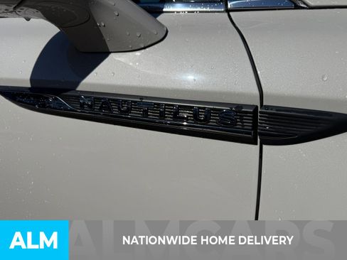 Used 2023 Lincoln Nautilus Reserve w/ Luxury Package AWD/4WD image 4