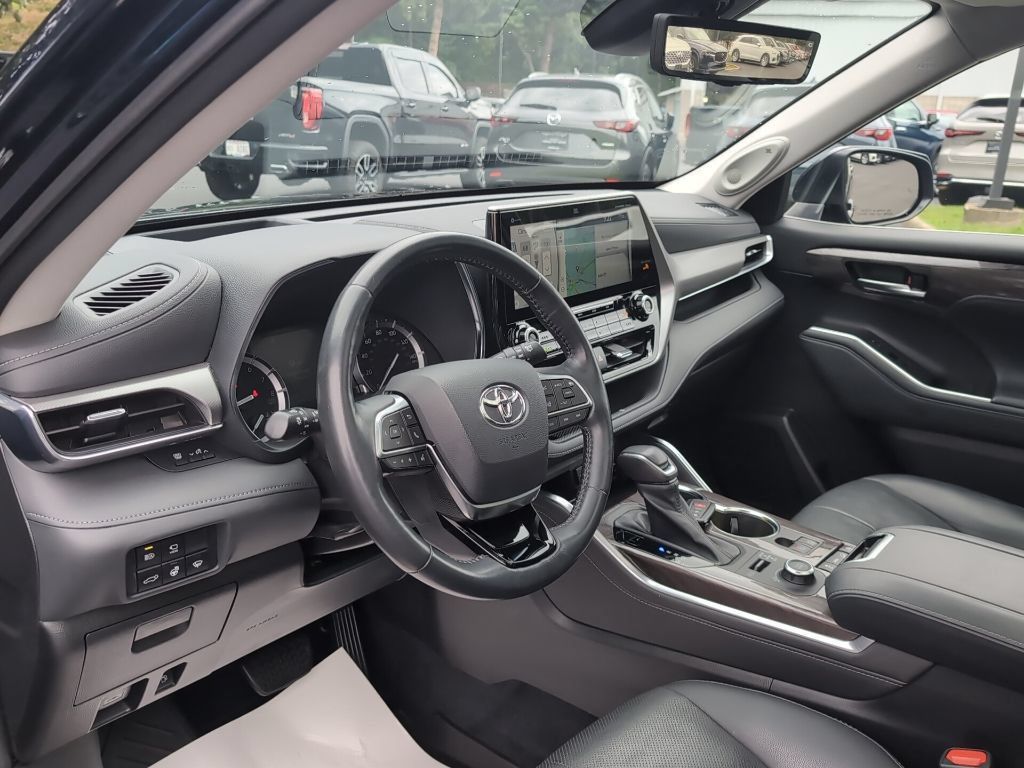 Used 2021 Toyota Highlander Platinum AWD/4WD image 21
