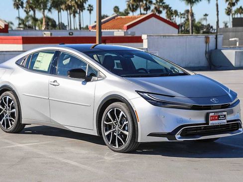 New 2026 Toyota Prius Plug-In Hybrid image 4