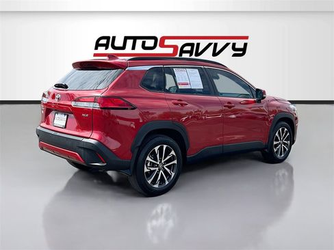 Used 2024 Toyota Corolla Cross XLE image 7