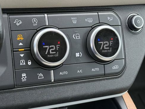 Used 2020 Land Rover Defender 110 SE image 29