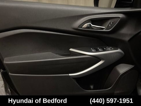 Used 2025 Chevrolet Trax RS w/ Sunroof Package FWD image 9