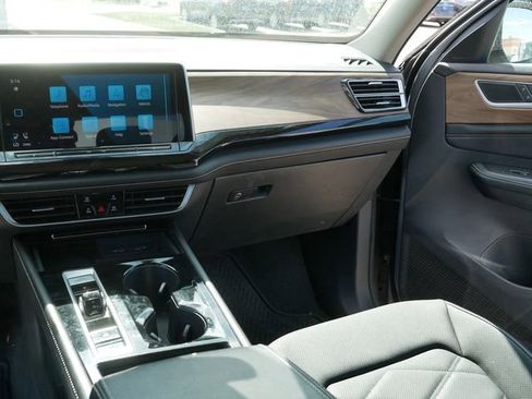 Certified 2024 Volkswagen Atlas SE w/ Panoramic Sunroof Package AWD/4WD image 23