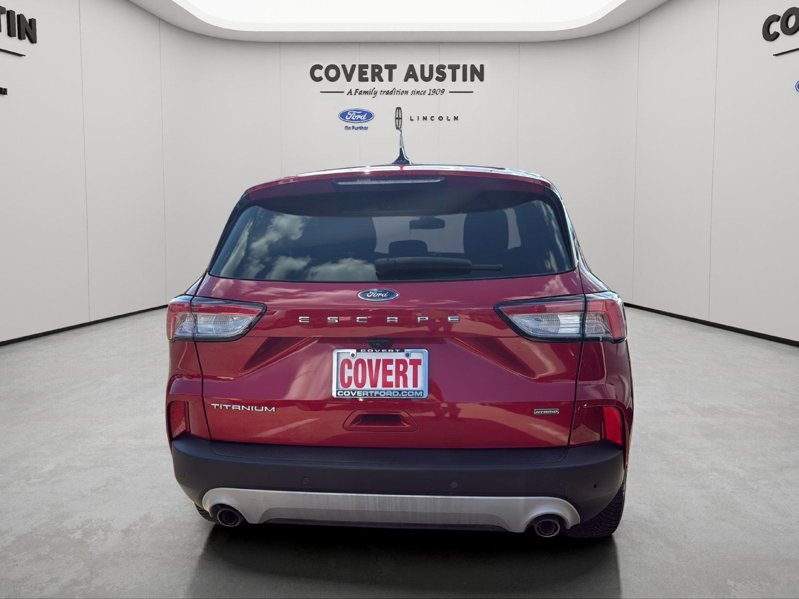 Used 2020 Ford Escape Titanium FWD image 4