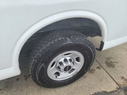 Used 2017 GMC Savana 2500 Extended image 30