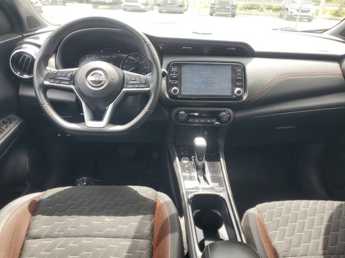 Used 2022 Nissan Kicks SR image 10