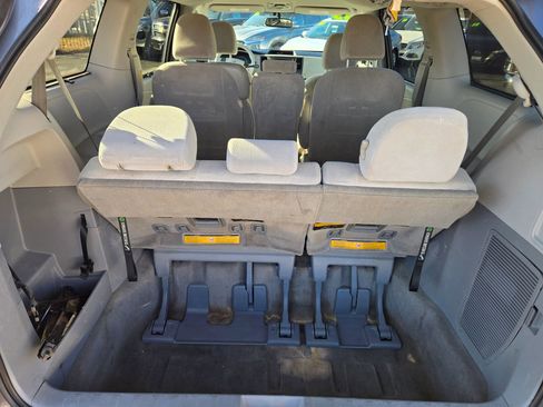 Used 2013 Toyota Sienna LE image 51