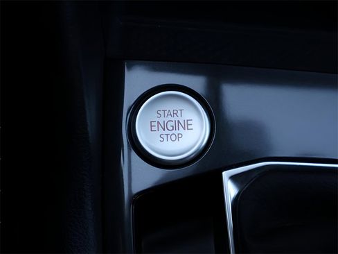 Used 2024 Volkswagen Tiguan SE image 27