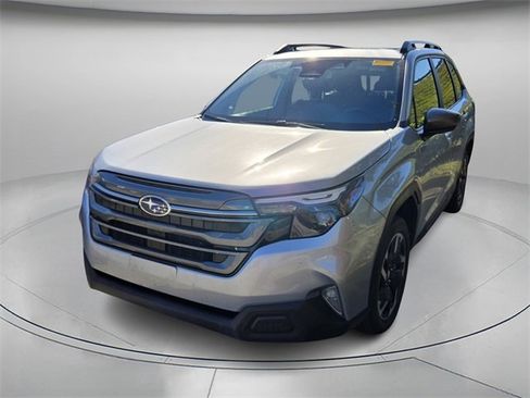 Used 2025 Subaru Forester Premium image 4