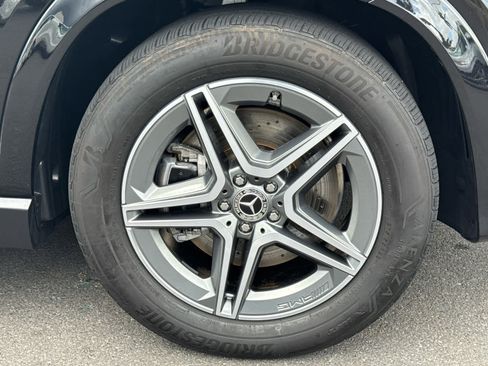 Used 2025 Mercedes-Benz GLE 450e 4MATIC w/ AMG Line Exterior image 4