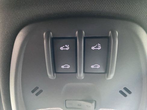 Used 2024 Chevrolet Trax RS w/ Sunroof Package FWD image 22