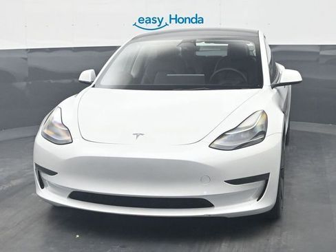 Used 2023 Tesla Model 3 Standard Range image 3