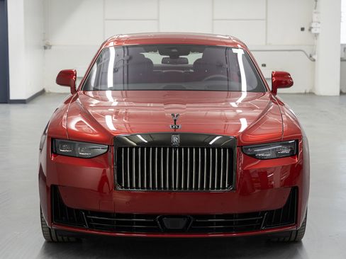 Used 2025 Rolls-Royce Ghost Black Badge image 9