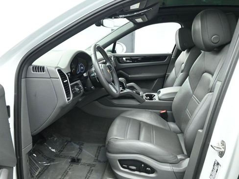 Used 2023 Porsche Cayenne Coupe image 12