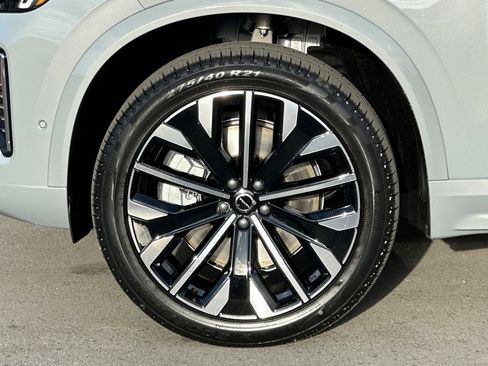 New 2026 Volvo XC90 T8 Plus w/ Protection Package Premier AWD/4WD image 11