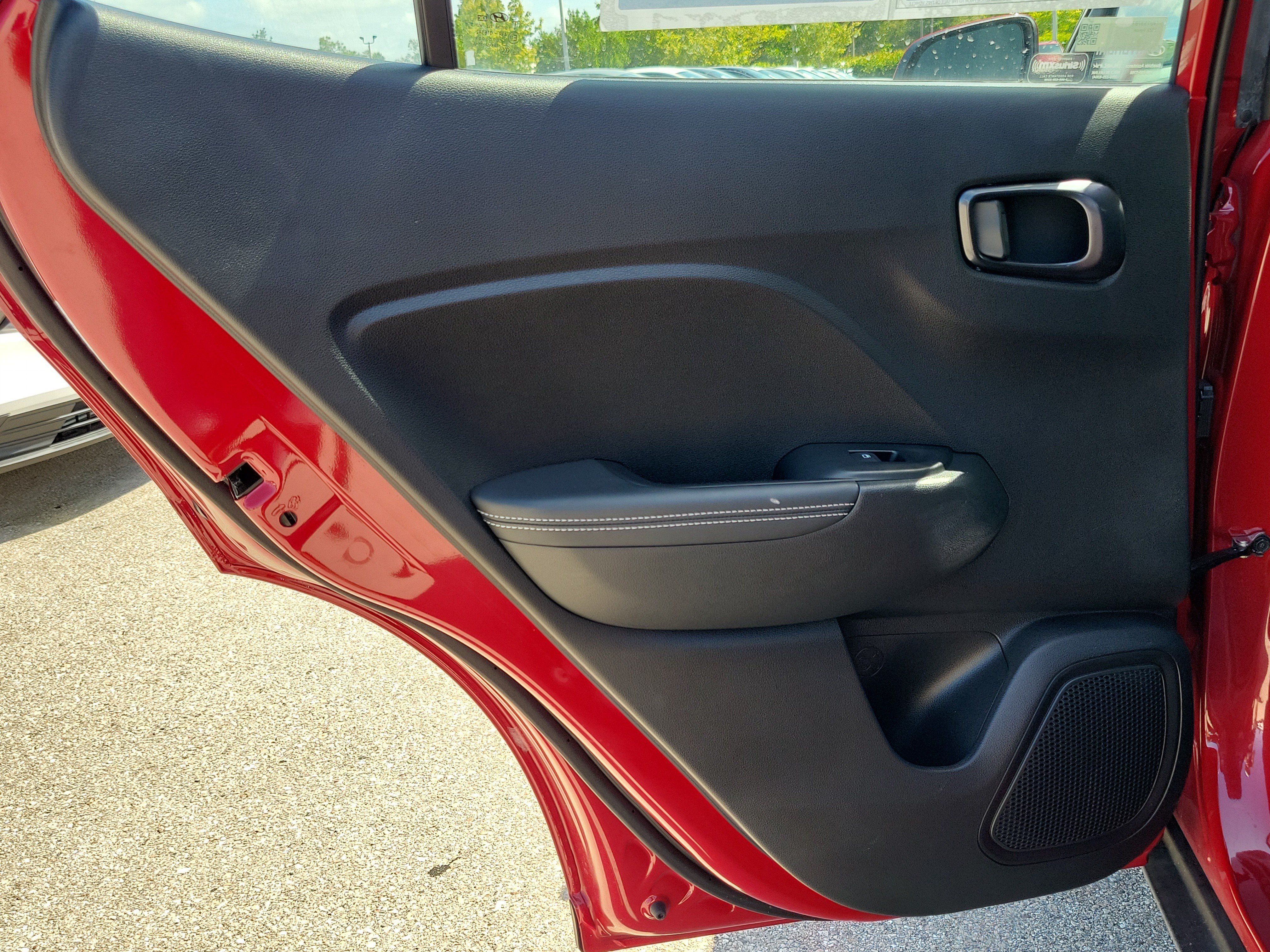 Used 2022 Hyundai Venue Limited FWD image 12