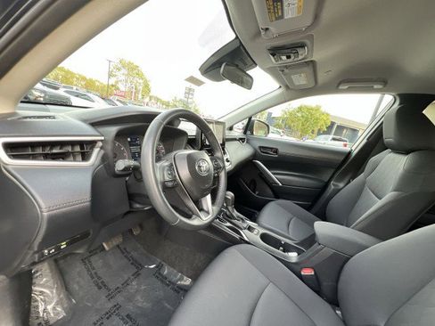 Used 2025 Toyota Corolla Cross LE image 10