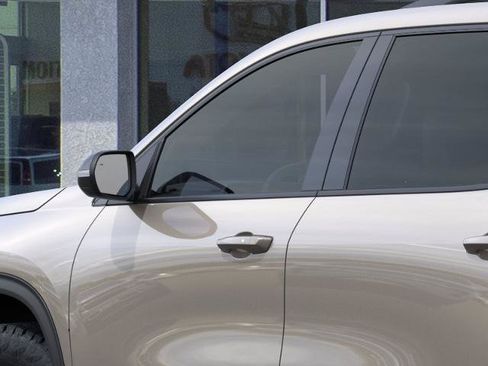 New 2027 Chevrolet Traverse Z71 w/ LPO, Floor Liner Package AWD/4WD image 12