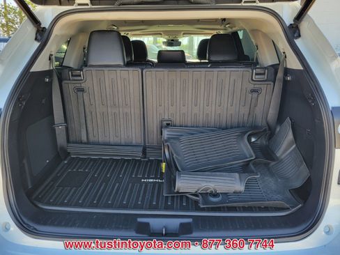 Used 2023 Toyota Highlander Limited image 14