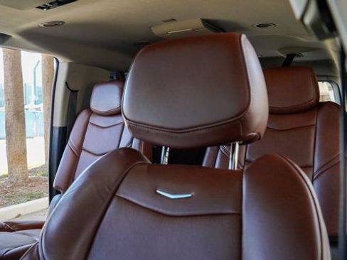 Used 2019 Cadillac Escalade ESV Premium Luxury RWD image 63