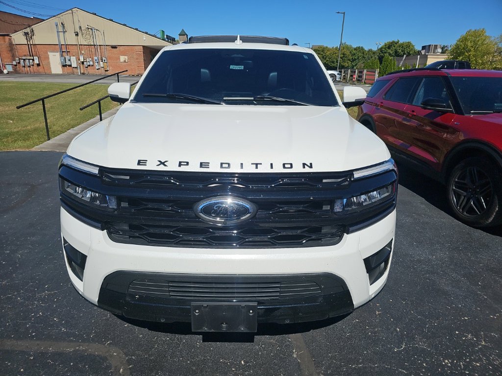 Used 2024 Ford Expedition Limited AWD/4WD image 2