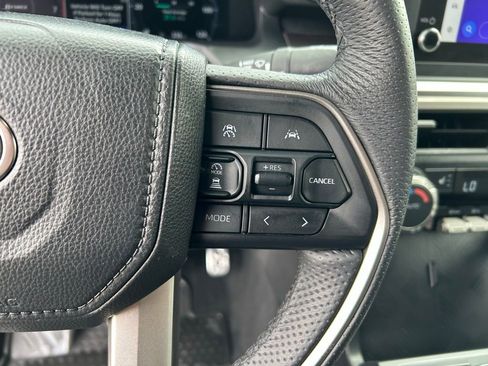 Used 2025 Toyota Tacoma TRD Sport AWD/4WD image 14