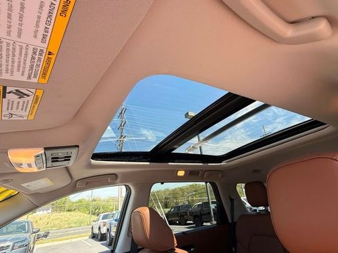 Certified 2025 Nissan Pathfinder Platinum image 16