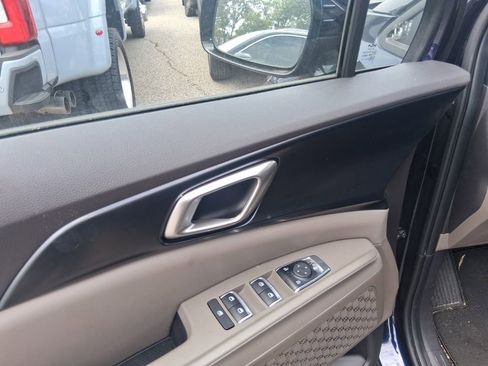 Used 2026 Kia Carnival FWD image 10