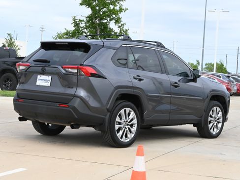 Used 2025 Toyota RAV4 XLE Premium image 9