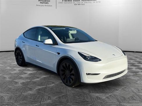 Used 2022 Tesla Model Y Performance image 3