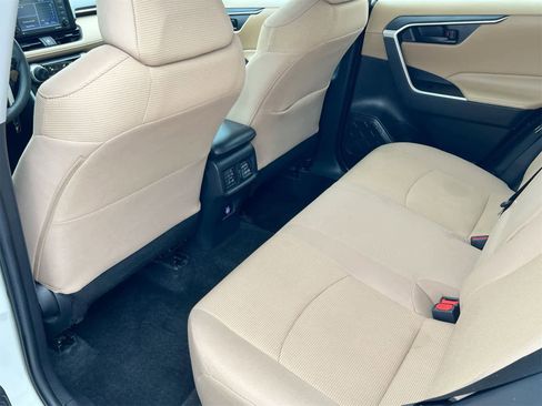 Used 2022 Toyota RAV4 LE image 18