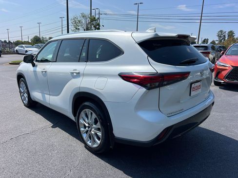 Used 2023 Toyota Highlander Limited AWD/4WD image 7