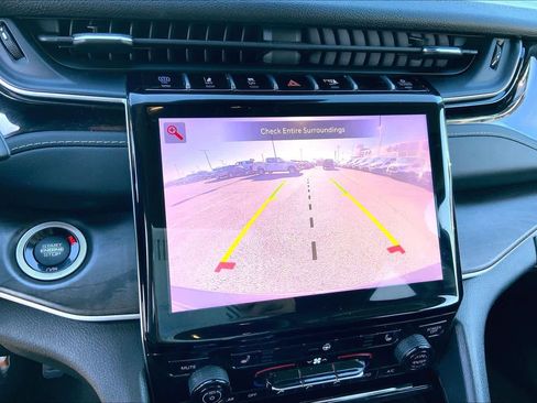 Used 2023 Jeep Grand Cherokee image 24