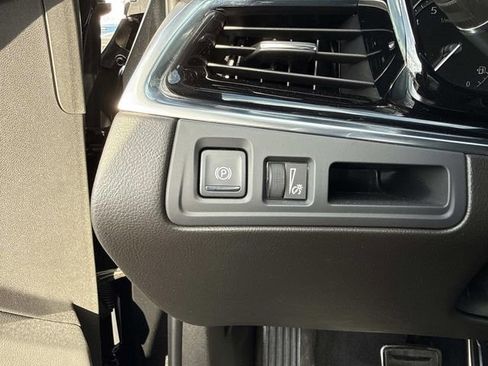 Used 2023 Cadillac XT6 Sport image 31