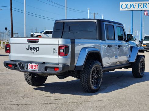 Used 2024 Jeep Gladiator Sport AWD/4WD image 5